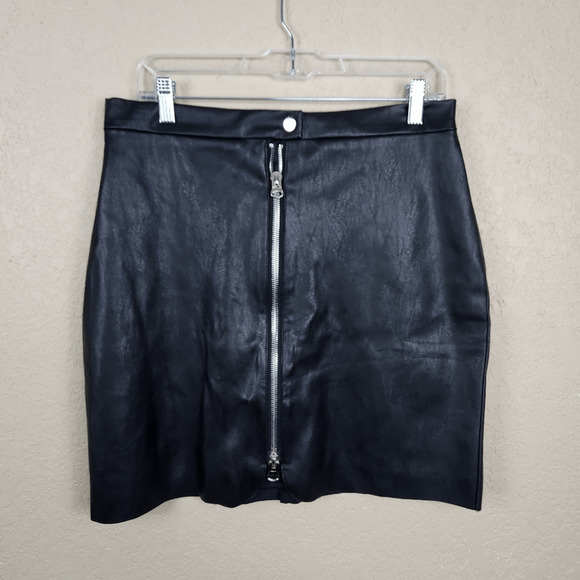 BISHOP + YOUNG Black Faux Leather Mini Skirt w/Zipper Large (3514) - Picture 2 of 5